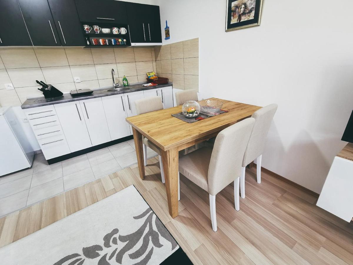 Cozy Corner Apartments - Free Parking & Wi-Fi Ćuprija Exterior foto